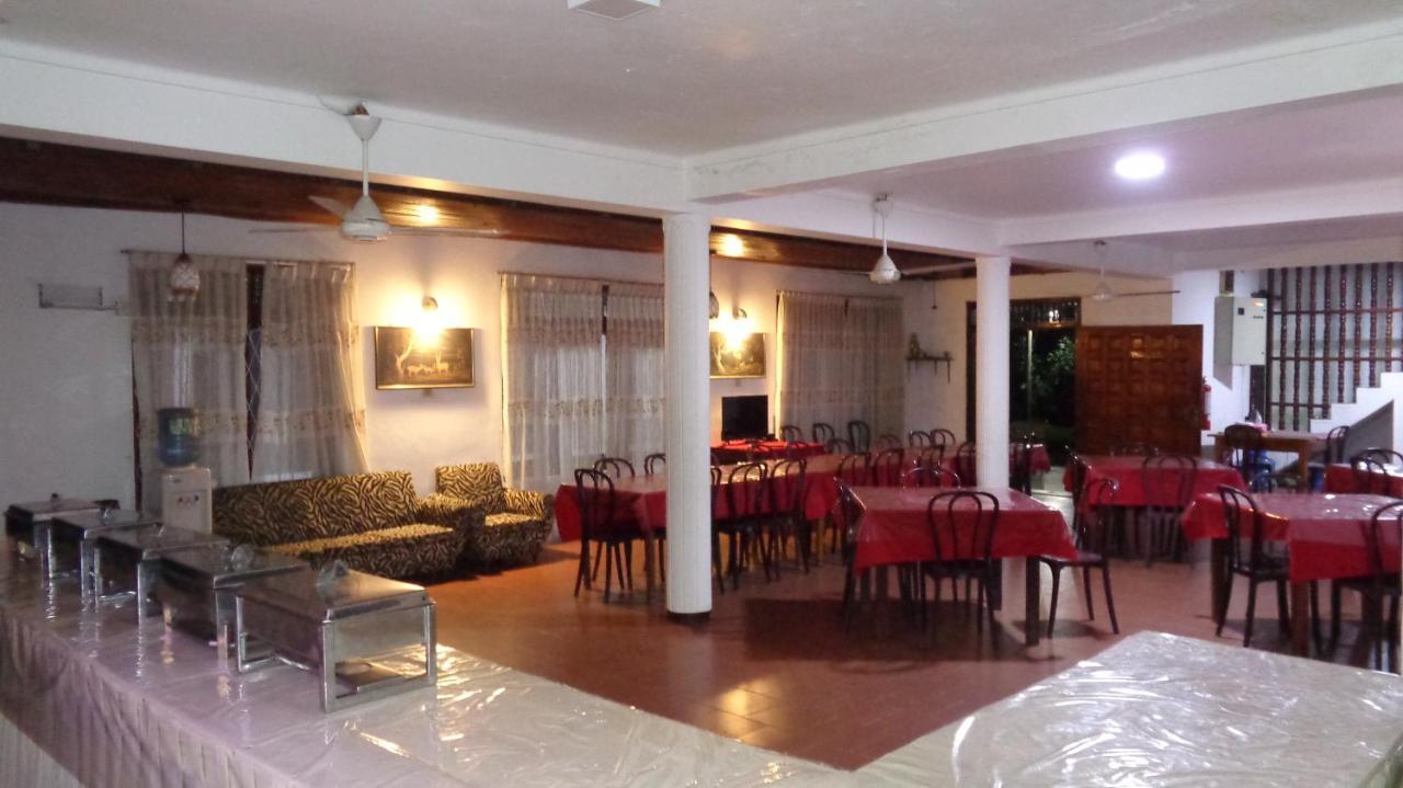 Saranga Holiday Inn Wellawaya Buitenkant foto
