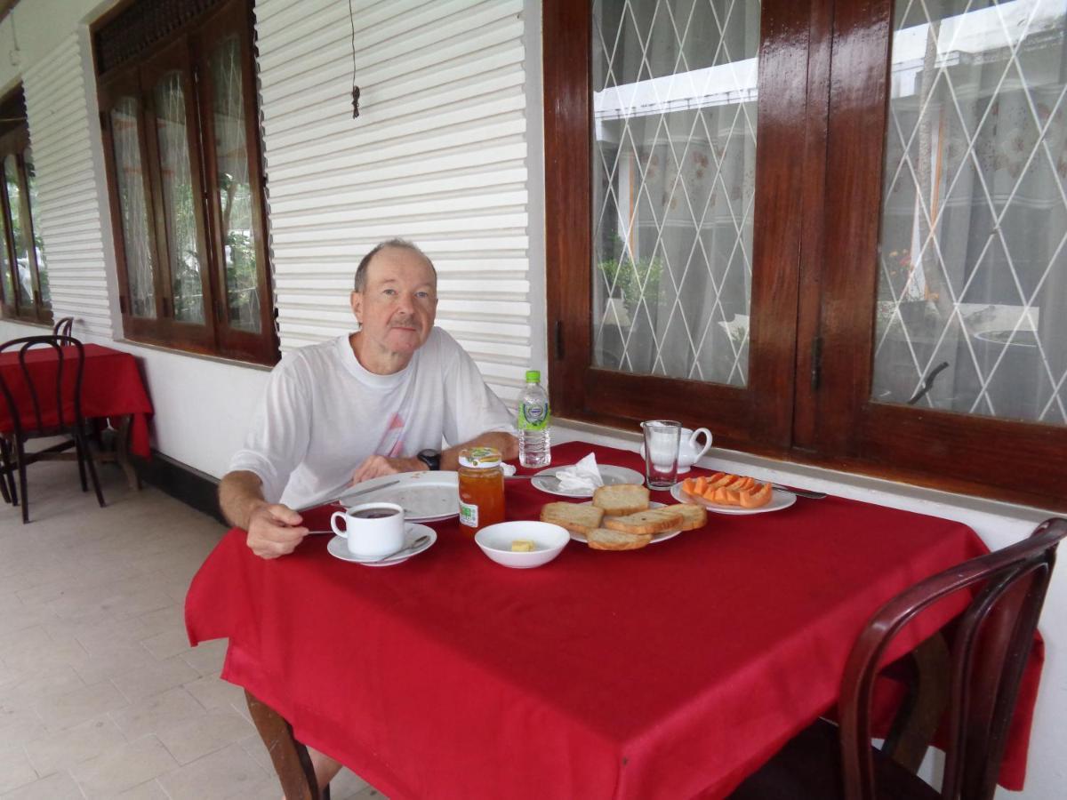 Saranga Holiday Inn Wellawaya Buitenkant foto