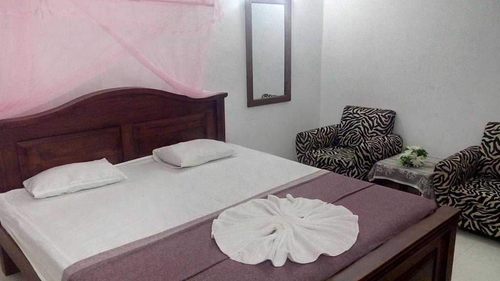 Saranga Holiday Inn Wellawaya Buitenkant foto